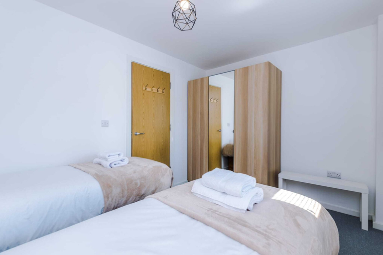 Bedroom 2, Stunning 2-bed Apartment With Allocated Parking, Leeds