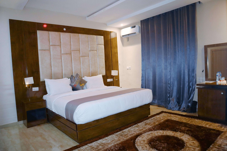 Bedroom 3, Supreme Continental Hotel & Resorts, Oyo West