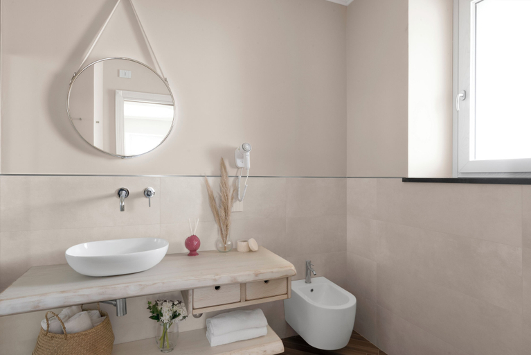 Bathroom 3, De Vivo Realty - Cyrus Apartments, Napoli