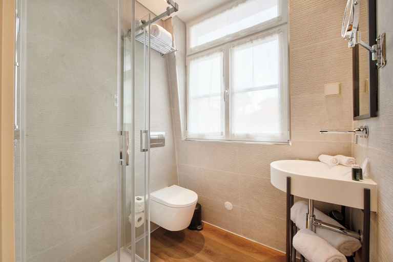 Bathroom 4, Hotel Moon & Sun Lisboa, Lisbon