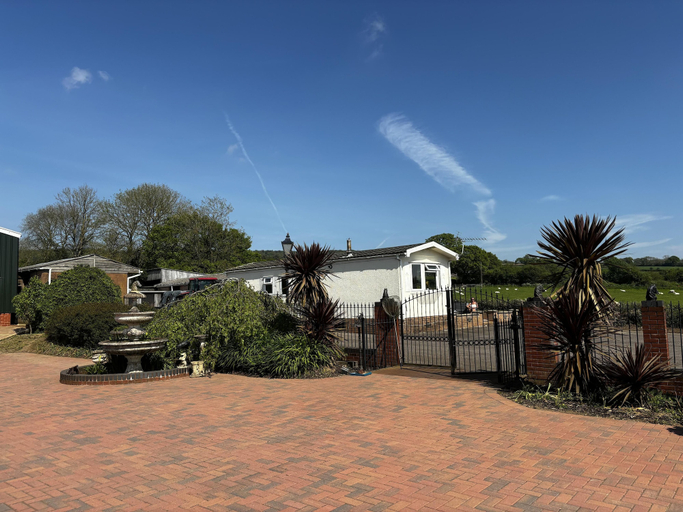 Others 3, 2 Bed Chalet on Working Farm, Devon