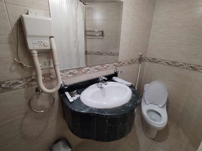 Bathroom 5, Rotana El Forsan, Jeddah