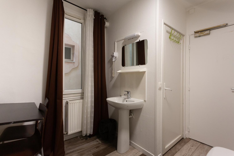 Bathroom 4, Hotel de l'Europe Belleville, Paris