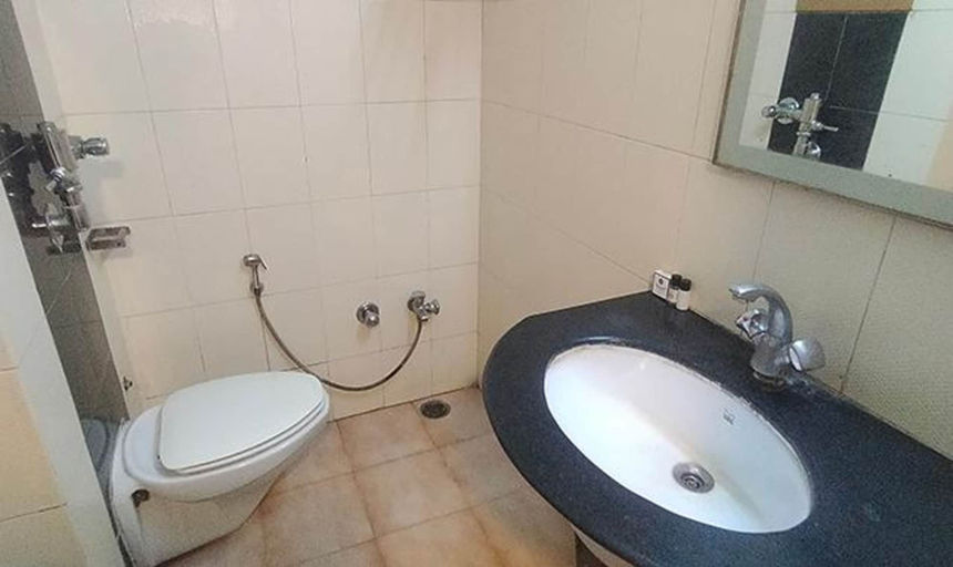 Bathroom, Fabhotel Satlaj, Raipur