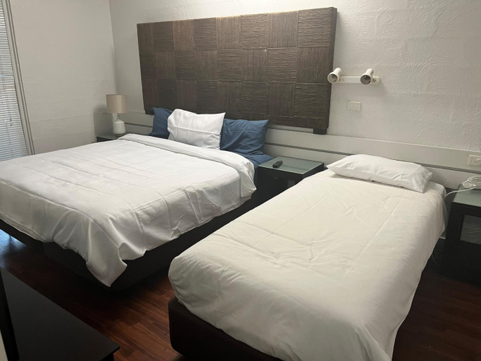 Others 2, Bungalow Hotel, Cairns
