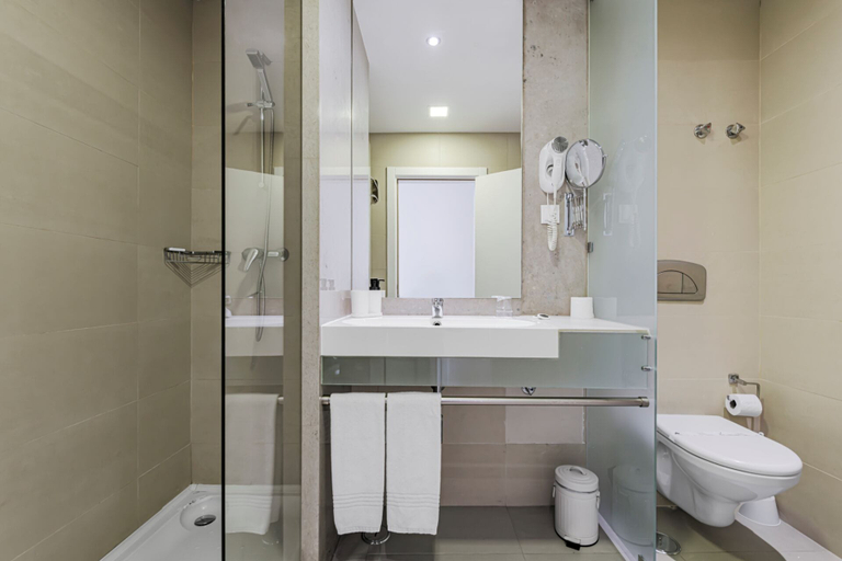 Bathroom 4, Lisboa Central Park Hotel Suites & Studios, Lisbon