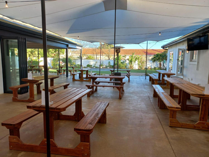 Others 5, Samoa Hotel, West Coast