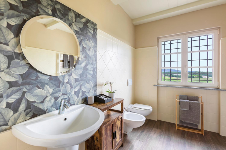 Bathroom 4, White Tail Organic Farm, Alessandria