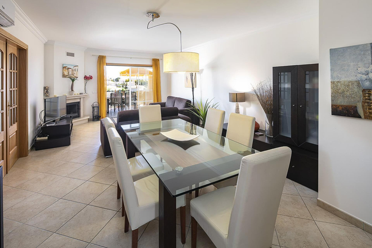 Dining, Beautiful 2-bed Apartment in Albufeira, Albufeira