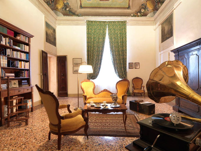 Others 4, Antica Casa Zucchini B&B, Bologna