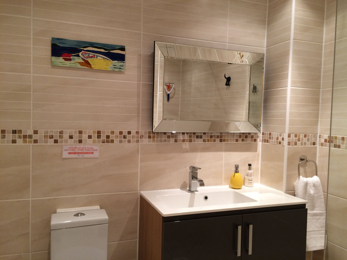 Bathroom 4, Lochedge Lodge, Eilean Siar