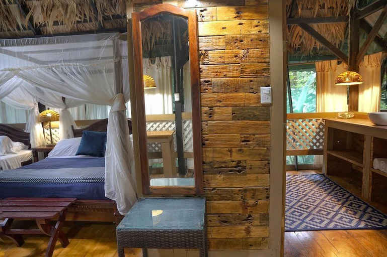 Bedroom 2, Almonds Corals, Talamanca