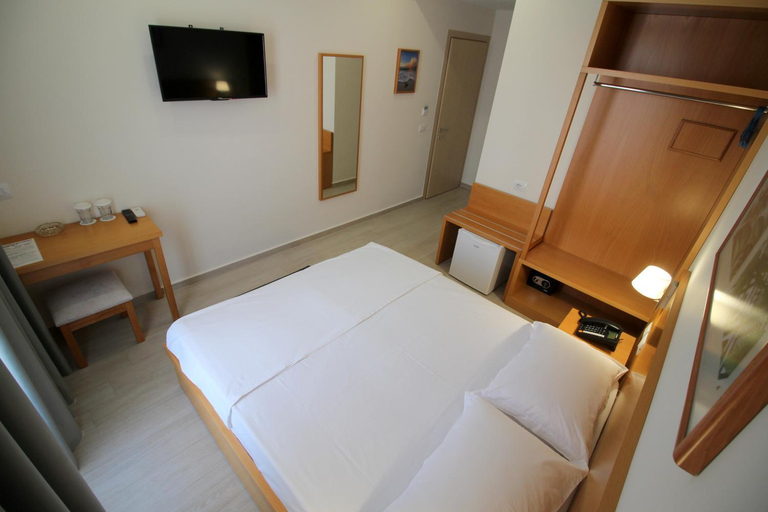 Bedroom 2, Hotel Ari 2, Sarandës