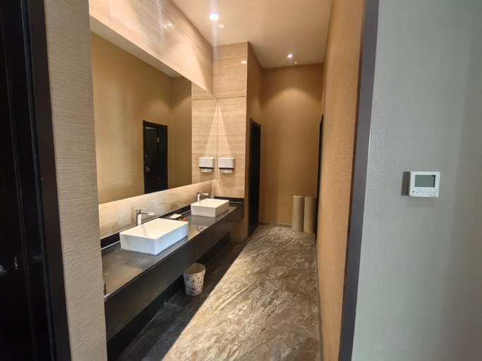 Bathroom 3, Orange Hotel (Beijing Yizhuang Economic Development Zone), Beijing