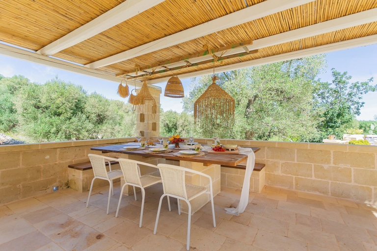 Food & Drinks 4, Trullo del Lazzarone con Jacuzzi, Brindisi