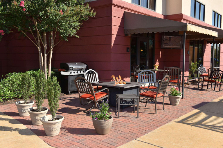 Exterior & Views 1, Hampton Inn & Suites Alexandria, Rapides