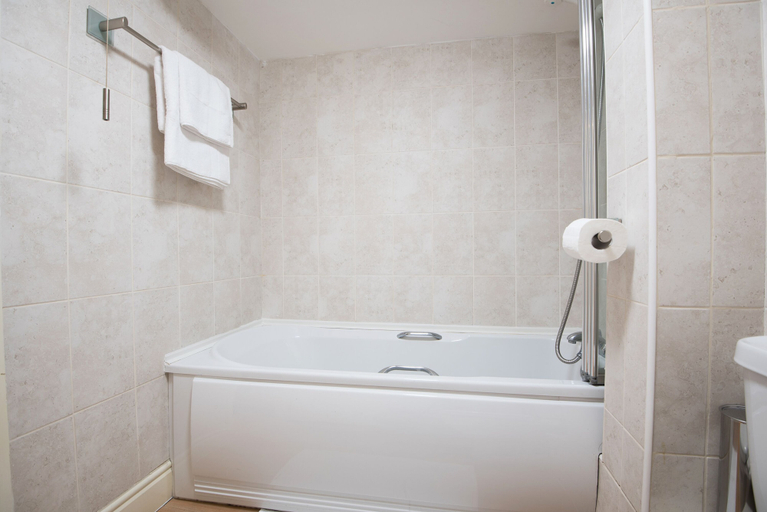 Bathroom 3, St Andrews Court, Durham