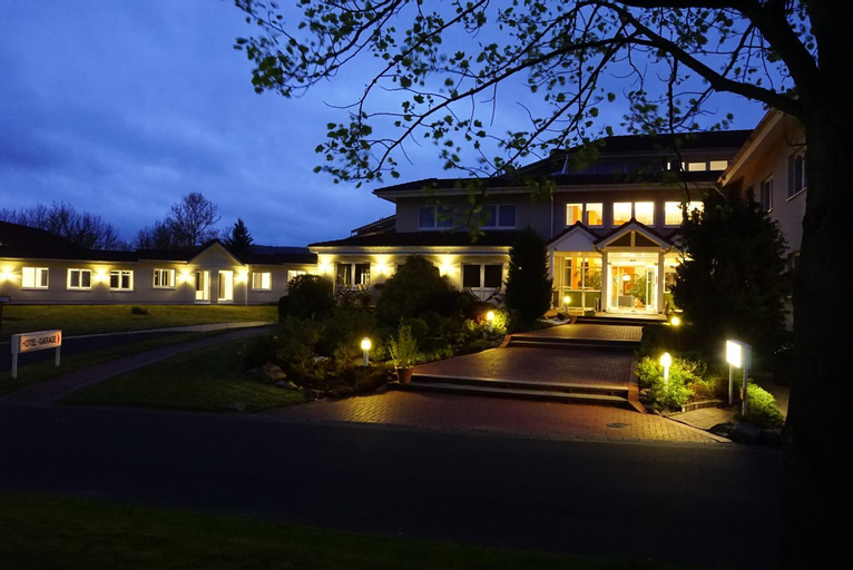 Exterior & Views 13