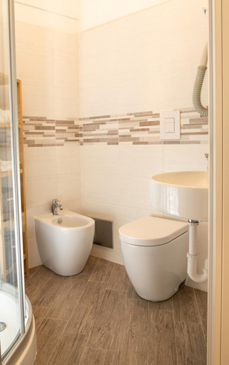 Bathroom 5, Hotel Plaza Esplanade, Venezia