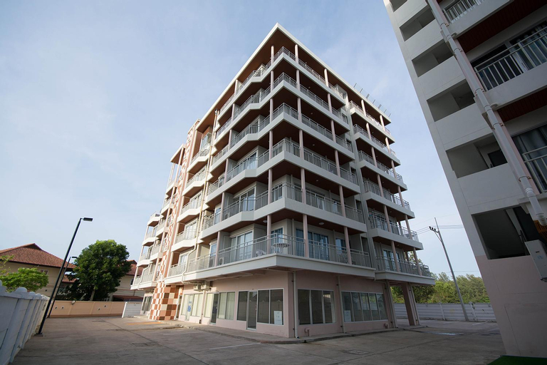Exterior 5
