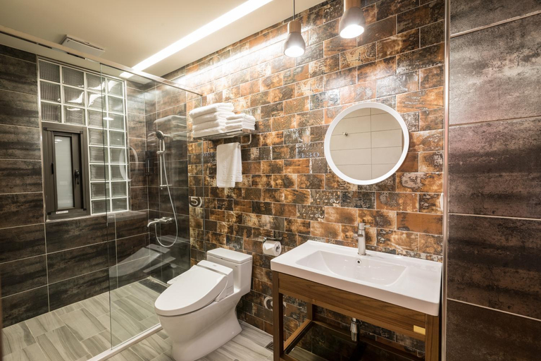 Bathroom 3, Peach blossom B&B, Taitung