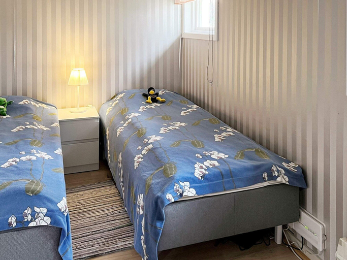 Room 4, 6 Person Holiday Home in Munso, Ekerö