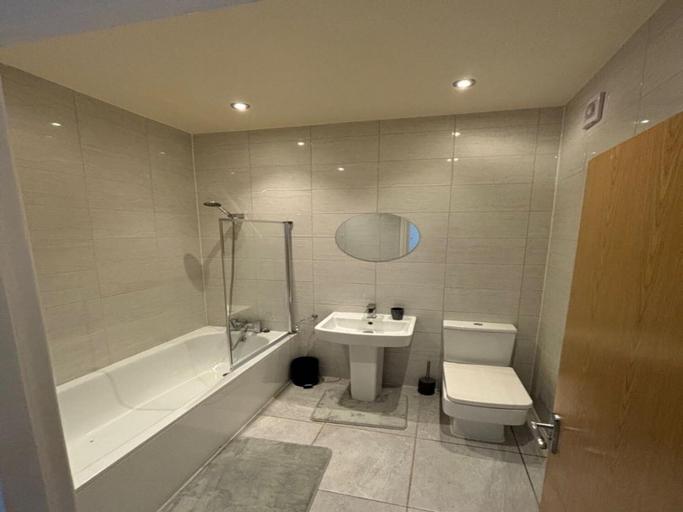 Bathroom 3, Inviting 1-bed Apartment in Walton on the Naze, Essex