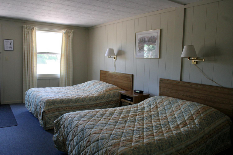 Others 5, Bluffs Inn, Gogebic