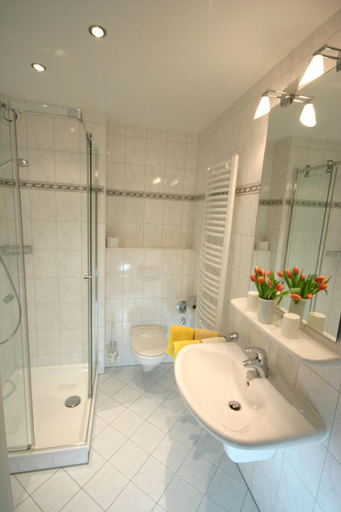 Bathroom 3, Cafe Schneidewind, Hameln-Pyrmont