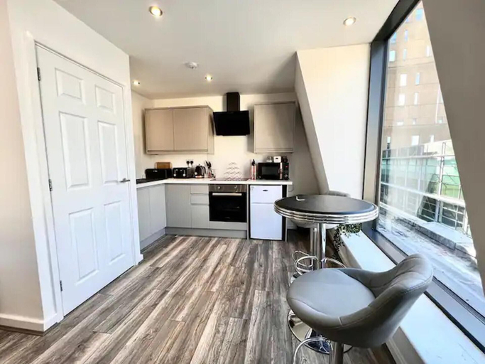 Others 5, Remarkable 2-bed Apartment in Liverpool, Sefton