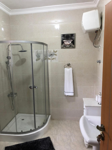 Bathroom 3, Westland Villa, Accra