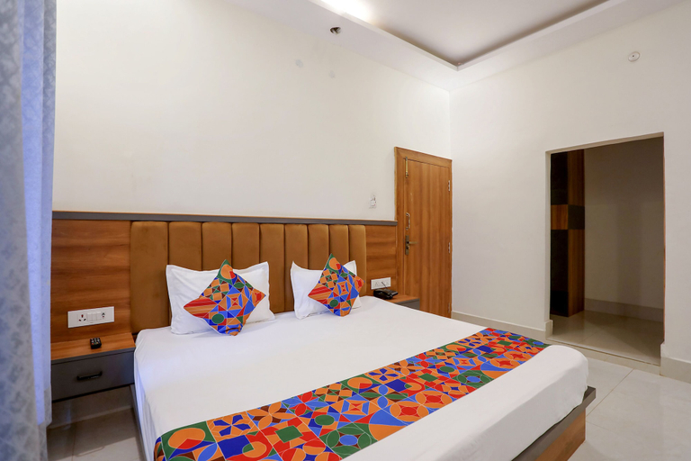 Bedroom 1, Fabhotel Downtown Residency, Kaushambi