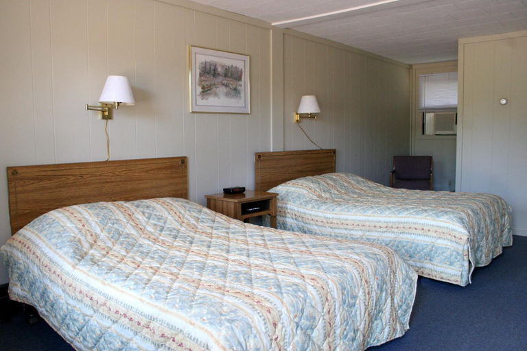Others 2, Bluffs Inn, Gogebic