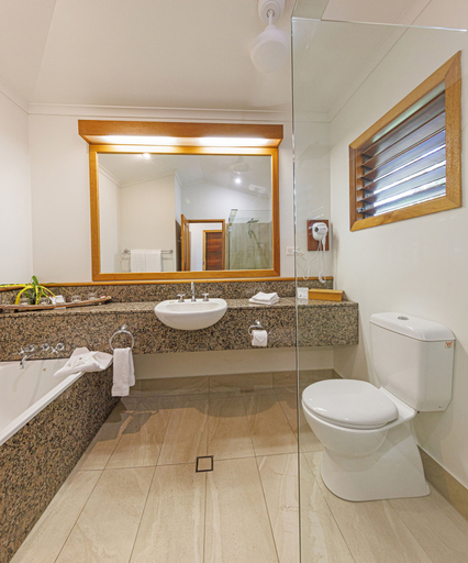 Bathroom 4, Thala Beach Nature Reserve, Douglas