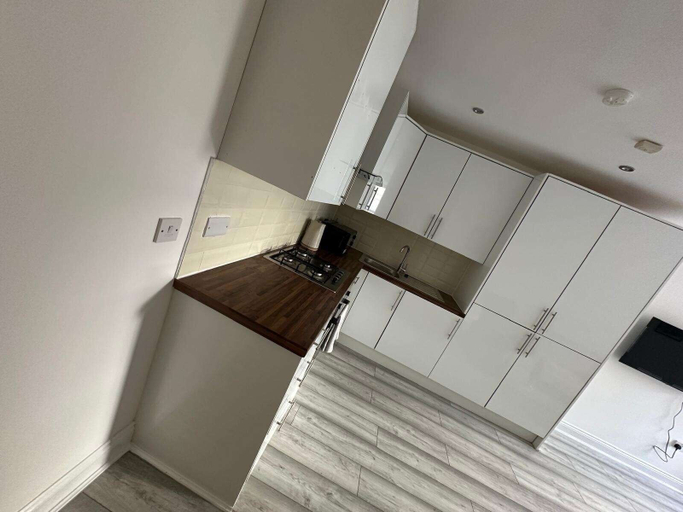 Others 4, Inviting 1-bed Apartment in Walton on the Naze, Essex
