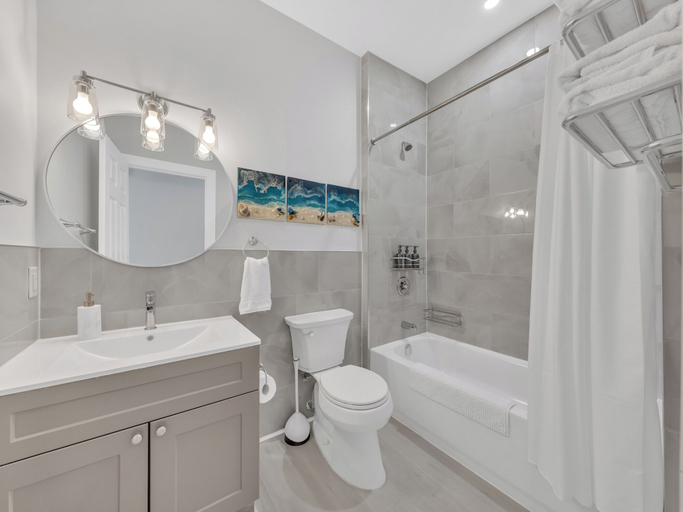 Bathroom, Parkside Flat #5 - Seacliff Beach Suites, Essex