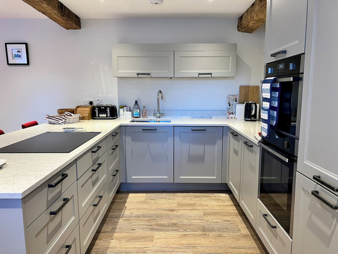 Private kitchen, 3bedcottage/patio/garden/carcharging, Monmouthshire