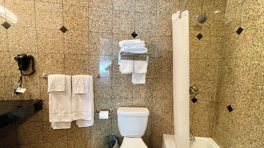 Bathroom 4, Quintessence ApartHotel, Los Angeles