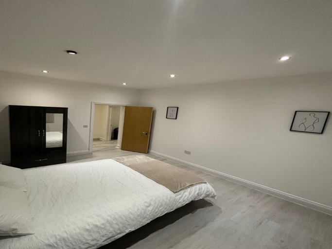 Bedroom 2, Inviting 1-bed Apartment in Walton on the Naze, Essex