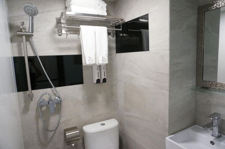 Bathroom 4