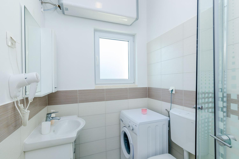 Bathroom 4, Apartment Maurora, Pojezerje