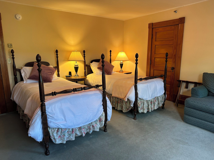Bedroom 2, Meredith Inn, Belknap