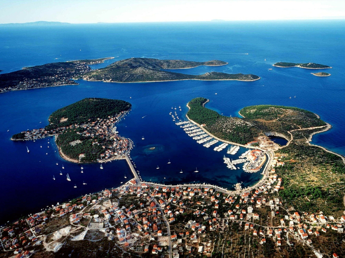 Others 4, Homely Apartment in Trogir near Beach, Okrug
