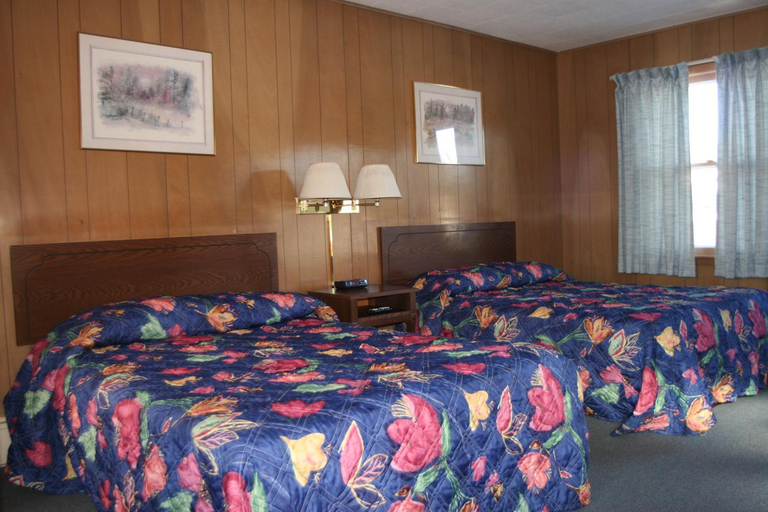 Others 4, Bluffs Inn, Gogebic