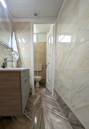 Bathroom 5, Achilleas Rentals in Kamena Vourla, Central Greece