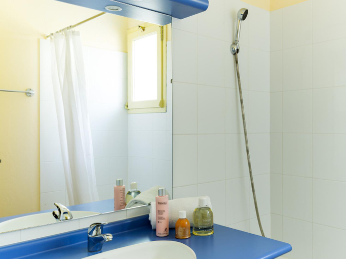 Bathroom 5, Residence Lagrange Vacances Les Mazets de Gaujac, Gard