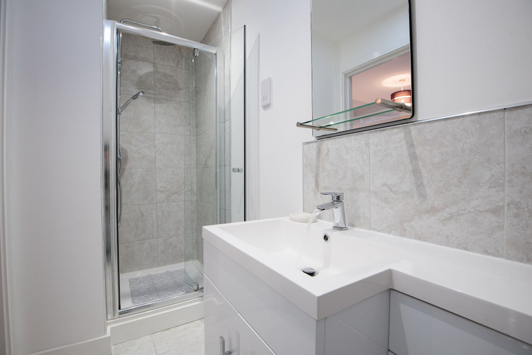 Bathroom 3, 6 The Grange, Durham