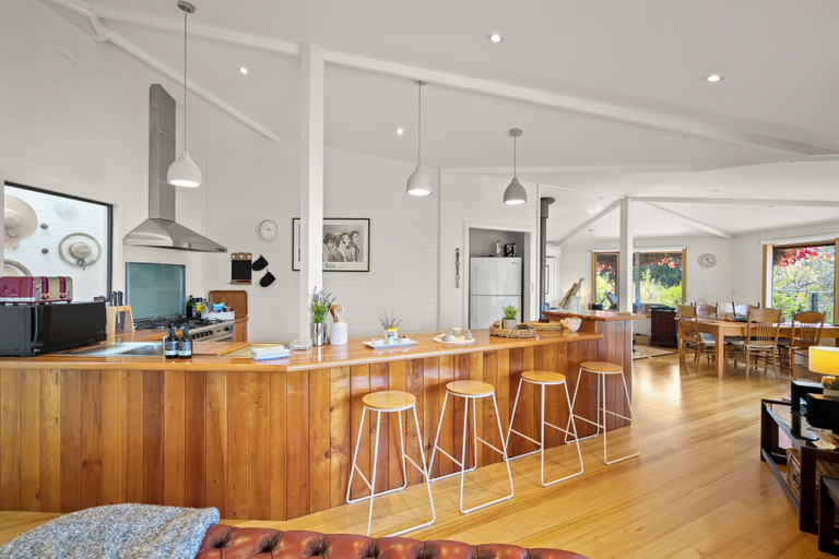 Food & Drinks 5, Blissful Birchs Bay, Kingborough