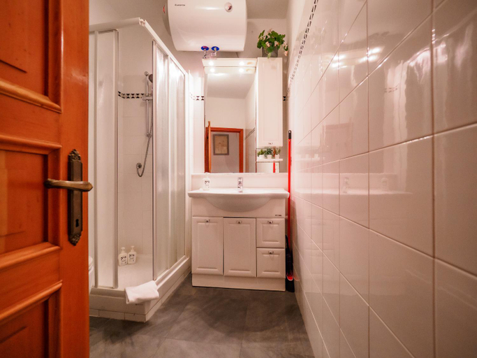 Bathroom 15