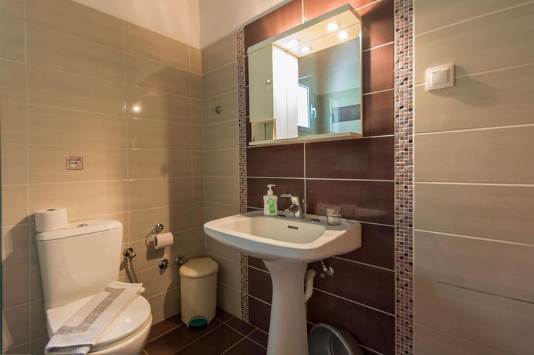 Bathroom 4, Fouxia Apartments and Studios, Ionian Islands